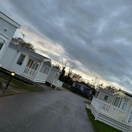 Вілла Luxurious 6 Berth Swift Bordeaux On Lyons Robin Hood Rhyl Meliden Екстер'єр фото